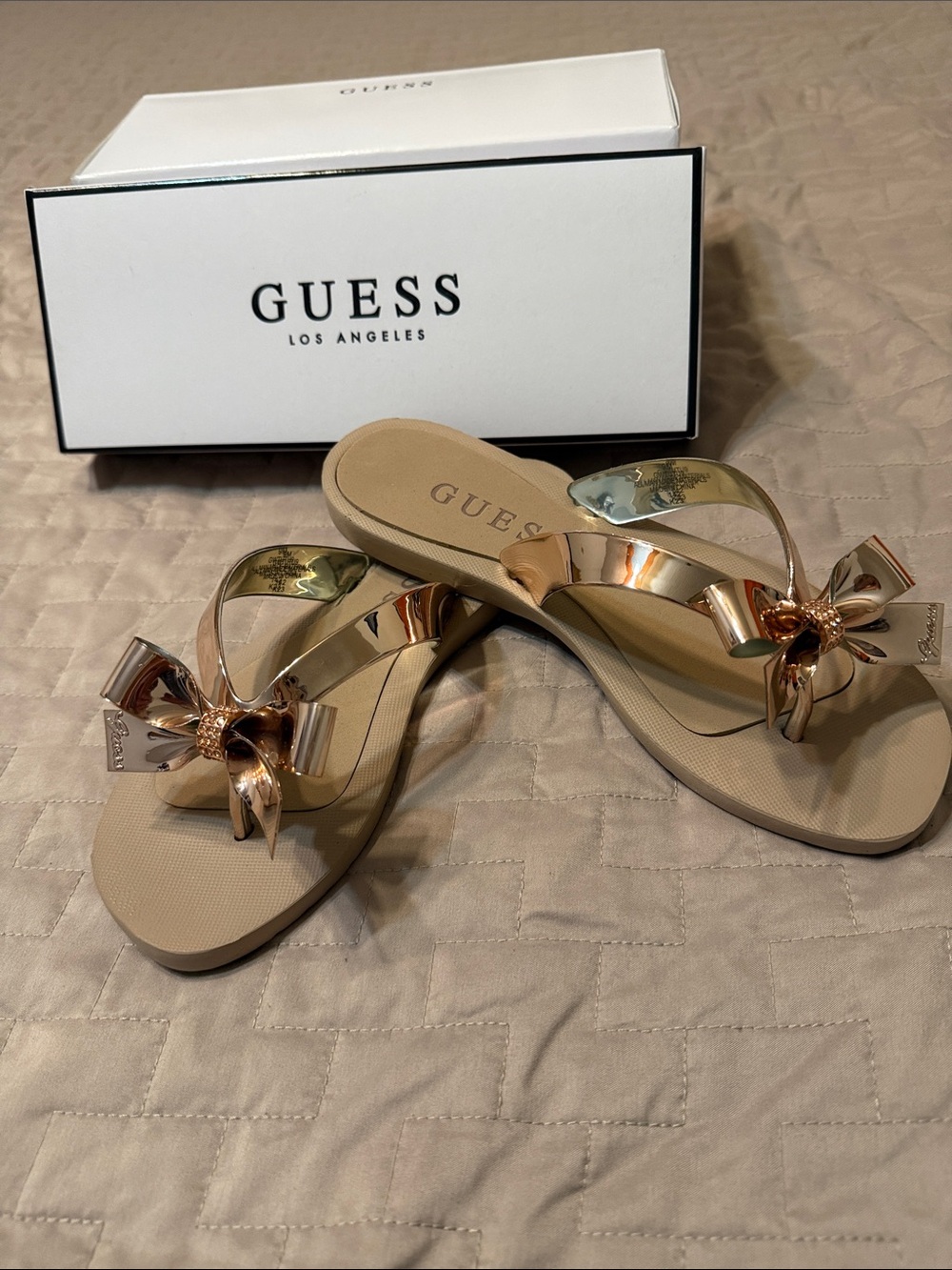 GUESS Women's Metallic Rose Gold Bow Thong Sandals with Beige Footbed